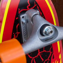 تحميل الصورة في عارض المعرض، لوح التزلج Flame Dot Shark Carver Surf Skate مقاس 9.85 بوصة × 31.52 بوصة